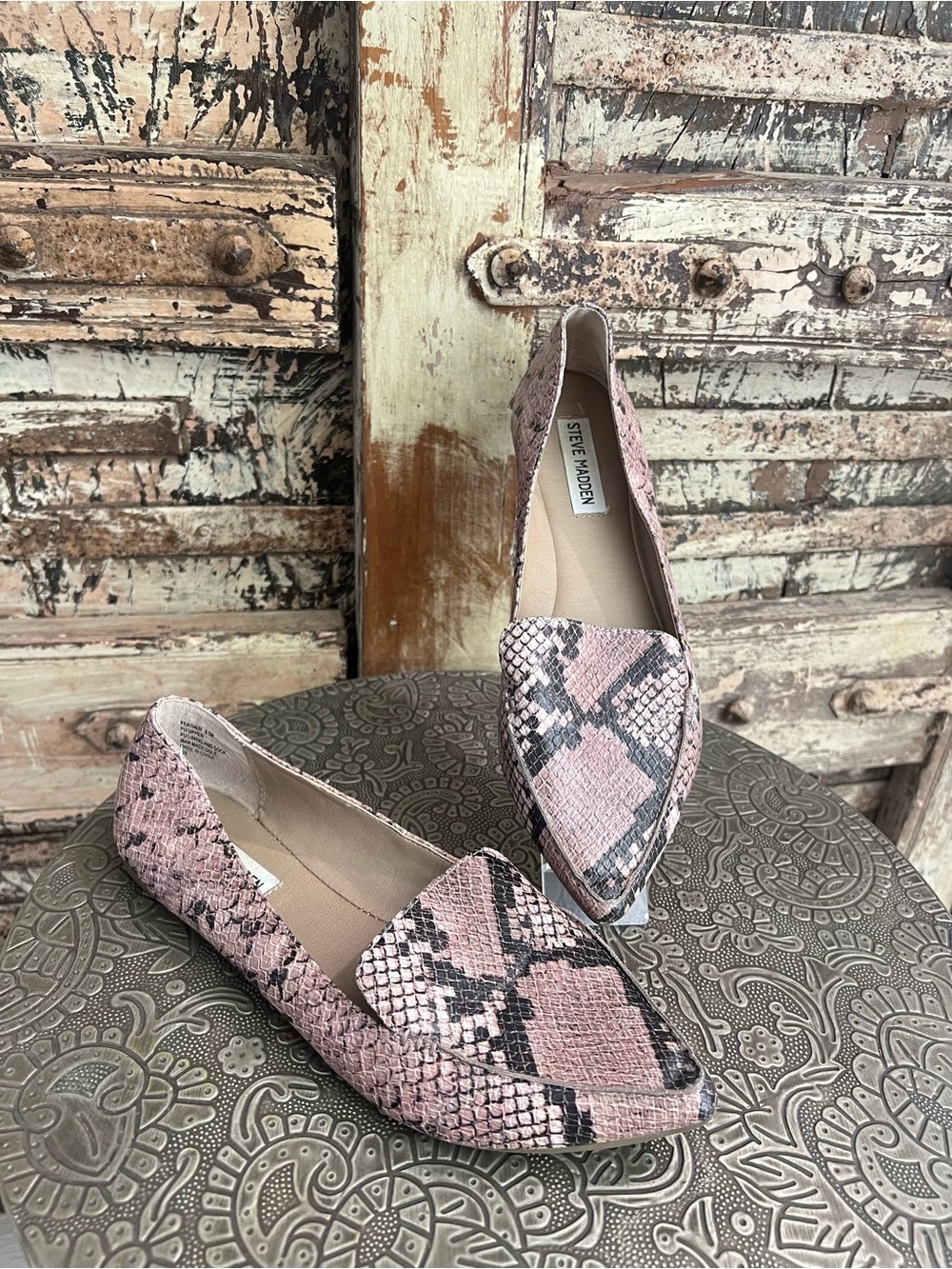 STEVE MADDEN • Feather flats mauve pink & black snakeskin texture & pointed toe
